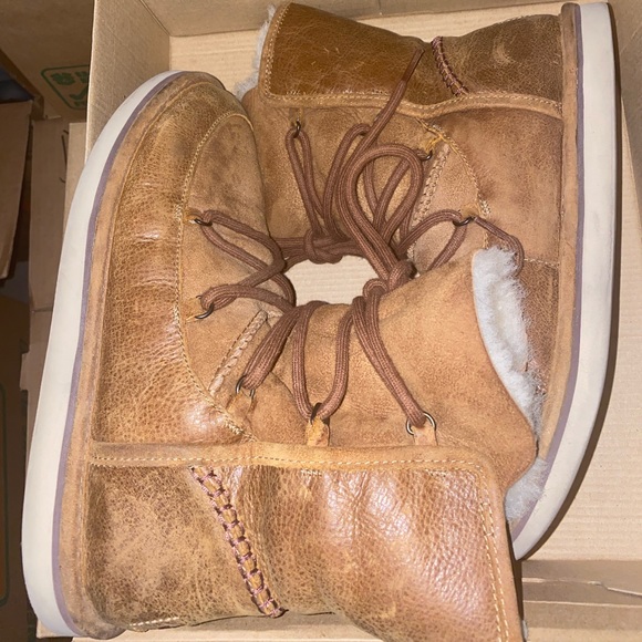 uggs - Picture 1 of 4